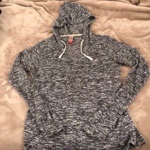 Hooded lightweight blouse